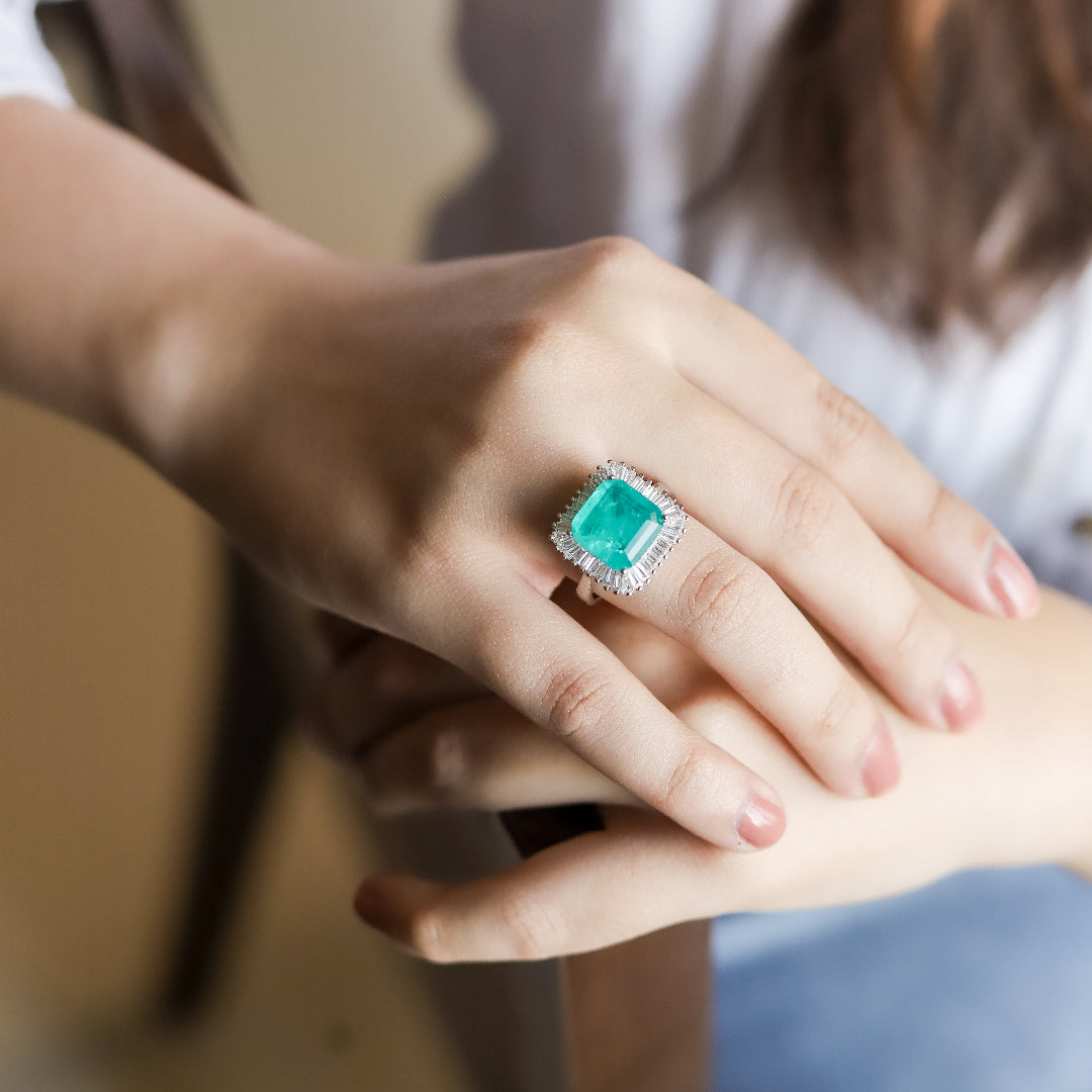 Sparkling Emerald Cocktail Silver Ring