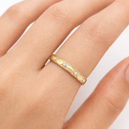 Classic Cubic Zircon Band Ring in 925 Sterling Silver